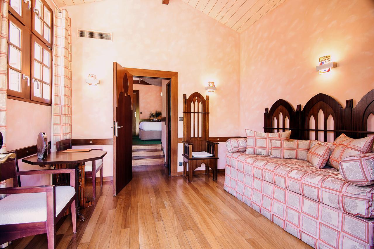 Hotel Au Logis Des Remparts แซงต์เตมีลียง ภายนอก รูปภาพ